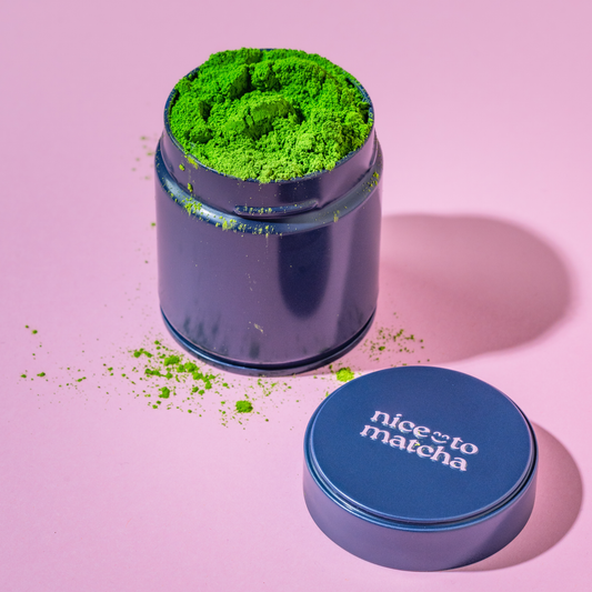 Nice to Matcha Master's Reserve organic ceremonial matcha tin with vivid green powder, single-estate Okumidori from Wazuka, Kyōto.